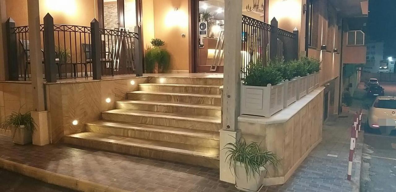 Hotel La Conca Villa San Giovanni Bagian luar foto